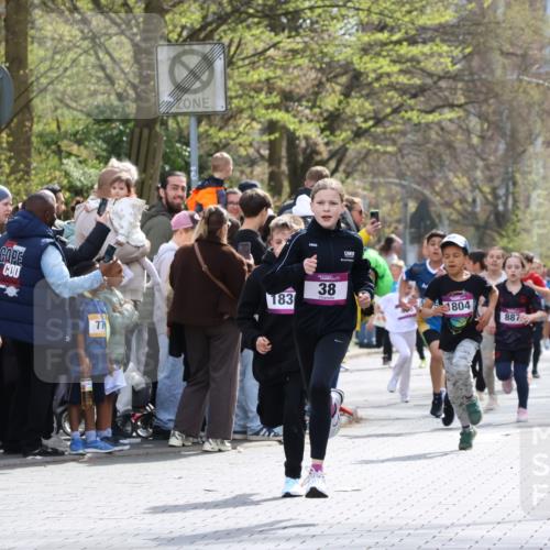 12.04.2026 - 45. Internationalen Wilhelmsburger Insellauf Strokosch-Dieckow http://msf.ph/oto/9493204 12.04.2026 14:49:02 Ziel 36, 904, 1807, 386, 421, 903, 31, 373, 38, 1804, 1836, 5015, 876, 1816, 1815, 428 meine-sportfotos.de