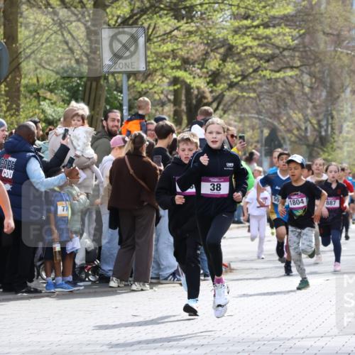 12.04.2026 - 45. Internationalen Wilhelmsburger Insellauf Strokosch-Dieckow http://msf.ph/oto/9493205 12.04.2026 14:49:02 Ziel 36, 904, 1807, 386, 421, 903, 31, 373, 38, 1804, 1836, 5015, 876, 1816, 1815, 428 meine-sportfotos.de