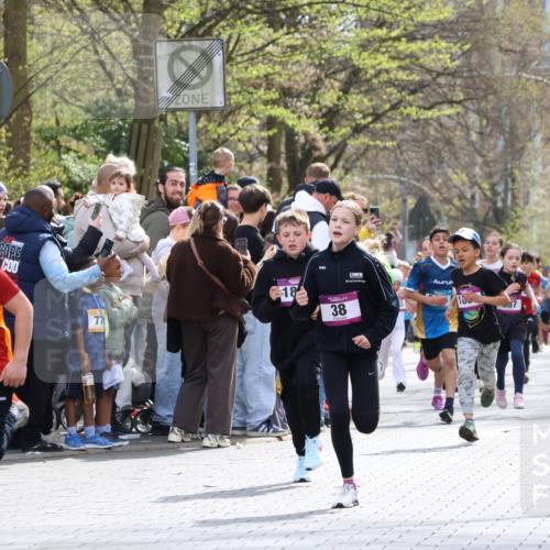 12.04.2026 - 45. Internationalen Wilhelmsburger Insellauf Strokosch-Dieckow http://msf.ph/oto/9493207 12.04.2026 14:49:02 Ziel 36, 904, 1807, 386, 421, 903, 31, 373, 38, 1804, 1836, 5015, 876, 1816, 1815, 428 meine-sportfotos.de