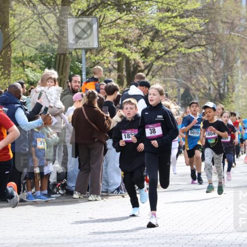 12.04.2026 - 45. Internationalen Wilhelmsburger Insellauf Strokosch-Dieckow http://msf.ph/oto/9493208 12.04.2026 14:49:02 Ziel 36, 904, 1807, 386, 421, 903, 31, 373, 38, 1804, 1836, 5015, 876, 1816, 1815, 428 meine-sportfotos.de