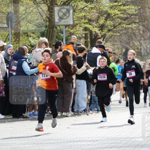 12.04.2026 - 45. Internationalen Wilhelmsburger Insellauf Strokosch-Dieckow http://msf.ph/oto/9493210 12.04.2026 14:49:01 Ziel 1045, 36, 904, 1807, 386, 421, 903, 31, 373, 38, 1804, 1836, 5015, 876, 1816, 1815, 428 meine-sportfotos.de
