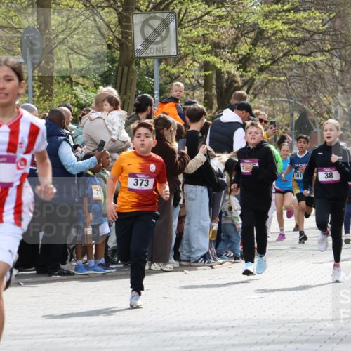 12.04.2026 - 45. Internationalen Wilhelmsburger Insellauf Strokosch-Dieckow http://msf.ph/oto/9493213 12.04.2026 14:49:01 Ziel 1045, 36, 904, 1807, 386, 421, 903, 31, 373, 38, 1804, 1836, 5015, 876, 1816, 1815, 428 meine-sportfotos.de