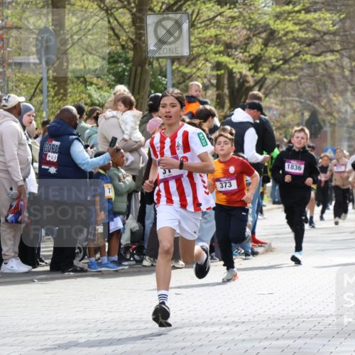12.04.2026 - 45. Internationalen Wilhelmsburger Insellauf Strokosch-Dieckow http://msf.ph/oto/9493216 12.04.2026 14:49:00 Ziel 906, 1045, 36, 904, 1807, 386, 421, 903, 31, 373, 38, 1804, 1836, 5015 meine-sportfotos.de