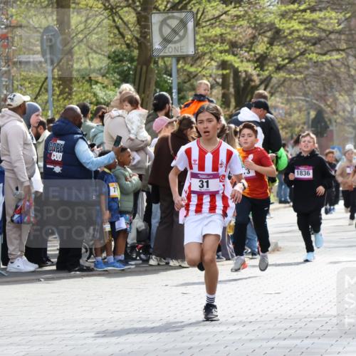 12.04.2026 - 45. Internationalen Wilhelmsburger Insellauf Strokosch-Dieckow http://msf.ph/oto/9493219 12.04.2026 14:49:00 Ziel 906, 1045, 36, 904, 1807, 386, 421, 903, 31, 373, 38, 1804, 1836, 5015 meine-sportfotos.de