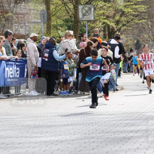 12.04.2026 - 45. Internationalen Wilhelmsburger Insellauf Strokosch-Dieckow http://msf.ph/oto/9493225 12.04.2026 14:48:58 Ziel 424, 70, 381, 906, 1045, 36, 904, 1807, 386, 421, 903, 31, 373, 38 meine-sportfotos.de