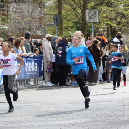 12.04.2026 - 45. Internationalen Wilhelmsburger Insellauf Strokosch-Dieckow http://msf.ph/oto/9493230 12.04.2026 14:48:57 Ziel 49, 424, 70, 381, 906, 1045, 36, 904, 1807, 386, 421, 903, 31, 373 meine-sportfotos.de