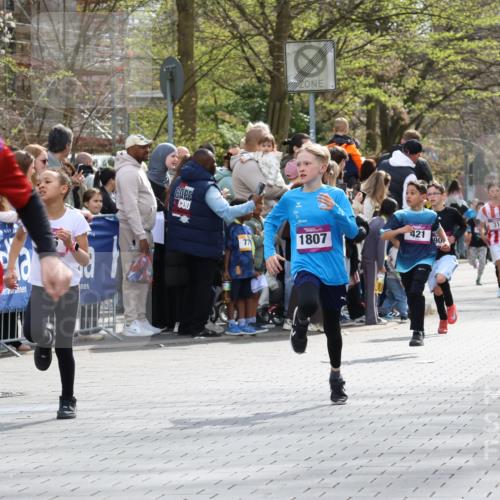 12.04.2026 - 45. Internationalen Wilhelmsburger Insellauf Strokosch-Dieckow http://msf.ph/oto/9493235 12.04.2026 14:48:56 Ziel 49, 424, 70, 381, 906, 1045, 36, 904, 1807, 386, 421, 903, 31 meine-sportfotos.de