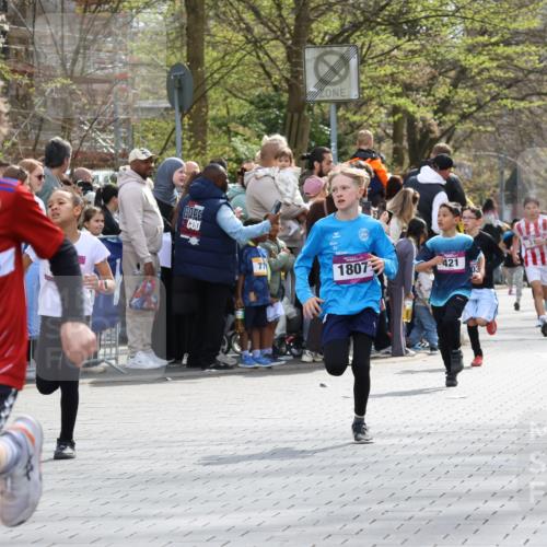 12.04.2026 - 45. Internationalen Wilhelmsburger Insellauf Strokosch-Dieckow http://msf.ph/oto/9493236 12.04.2026 14:48:56 Ziel 49, 424, 70, 381, 906, 1045, 36, 904, 1807, 386, 421, 903, 31 meine-sportfotos.de