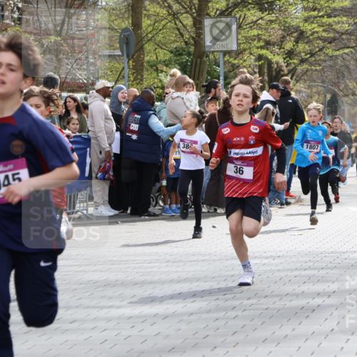 12.04.2026 - 45. Internationalen Wilhelmsburger Insellauf Strokosch-Dieckow http://msf.ph/oto/9493237 12.04.2026 14:48:55 Ziel 900, 899, 49, 424, 70, 381, 906, 1045, 36, 904, 1807, 386, 421, 903 meine-sportfotos.de