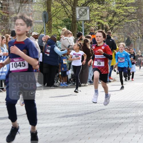 12.04.2026 - 45. Internationalen Wilhelmsburger Insellauf Strokosch-Dieckow http://msf.ph/oto/9493240 12.04.2026 14:48:55 Ziel 900, 899, 49, 424, 70, 381, 906, 1045, 36, 904, 1807, 386, 421, 903 meine-sportfotos.de