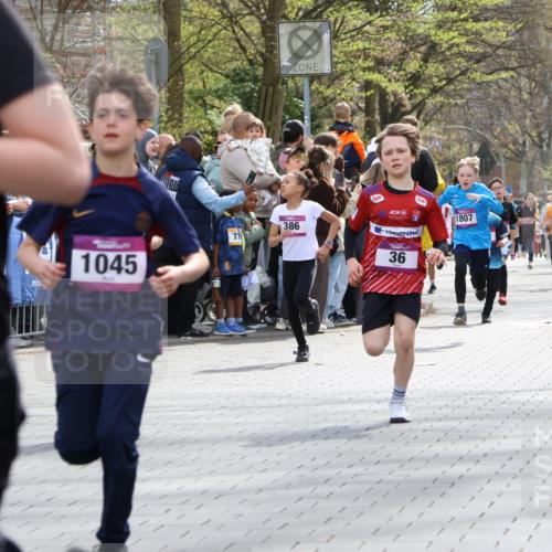 12.04.2026 - 45. Internationalen Wilhelmsburger Insellauf Strokosch-Dieckow http://msf.ph/oto/9493242 12.04.2026 14:48:55 Ziel 900, 899, 49, 424, 70, 381, 906, 1045, 36, 904, 1807, 386, 421, 903 meine-sportfotos.de