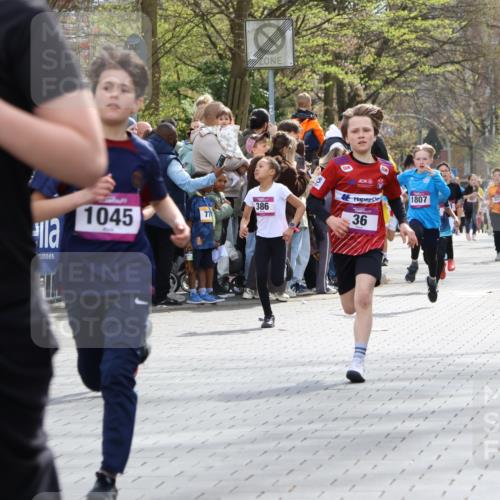 12.04.2026 - 45. Internationalen Wilhelmsburger Insellauf Strokosch-Dieckow http://msf.ph/oto/9493243 12.04.2026 14:48:55 Ziel 900, 899, 49, 424, 70, 381, 906, 1045, 36, 904, 1807, 386, 421, 903 meine-sportfotos.de