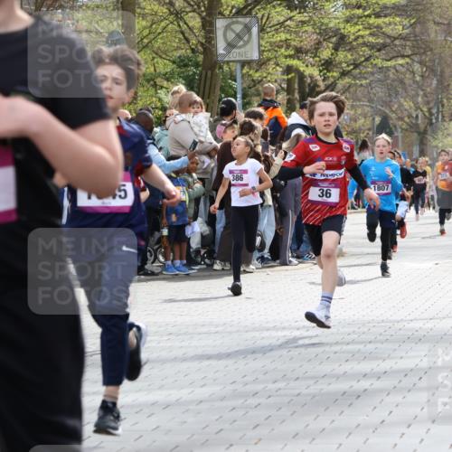 12.04.2026 - 45. Internationalen Wilhelmsburger Insellauf Strokosch-Dieckow http://msf.ph/oto/9493244 12.04.2026 14:48:54 Ziel 900, 899, 49, 424, 70, 381, 906, 1045, 36, 904, 1807, 386, 421 meine-sportfotos.de