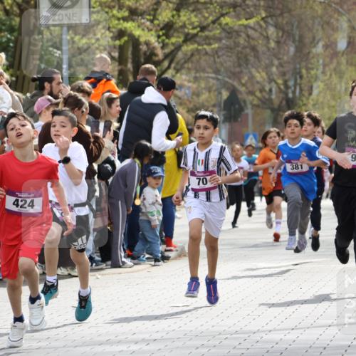 12.04.2026 - 45. Internationalen Wilhelmsburger Insellauf Strokosch-Dieckow http://msf.ph/oto/9493254 12.04.2026 14:48:49 Ziel 337, 167, 1846, 683, 900, 899, 49, 424, 70, 381, 906, 1045 meine-sportfotos.de