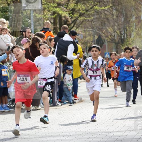 12.04.2026 - 45. Internationalen Wilhelmsburger Insellauf Strokosch-Dieckow http://msf.ph/oto/9493257 12.04.2026 14:48:49 Ziel 337, 167, 1846, 683, 900, 899, 49, 424, 70, 381, 906, 1045 meine-sportfotos.de