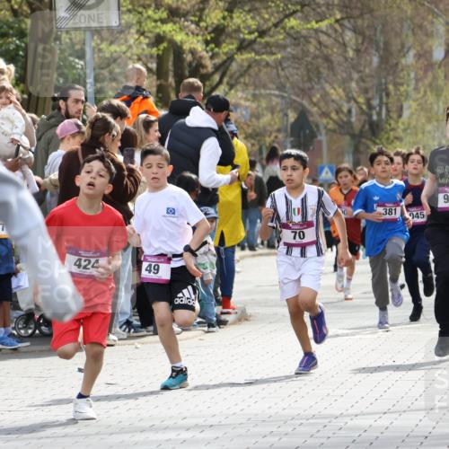 12.04.2026 - 45. Internationalen Wilhelmsburger Insellauf Strokosch-Dieckow http://msf.ph/oto/9493260 12.04.2026 14:48:49 Ziel 337, 167, 1846, 683, 900, 899, 49, 424, 70, 381, 906, 1045 meine-sportfotos.de