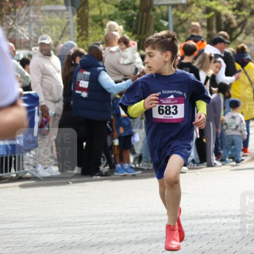 12.04.2026 - 45. Internationalen Wilhelmsburger Insellauf Strokosch-Dieckow http://msf.ph/oto/9493273 12.04.2026 14:48:45 Ziel 1826, 1841, 337, 167, 1846, 683, 900, 899, 49 meine-sportfotos.de