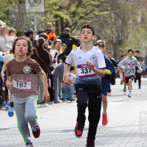 12.04.2026 - 45. Internationalen Wilhelmsburger Insellauf Strokosch-Dieckow http://msf.ph/oto/9493275 12.04.2026 14:48:43 Ziel 382, 1826, 1841, 337, 167, 1846, 683, 900, 899 meine-sportfotos.de
