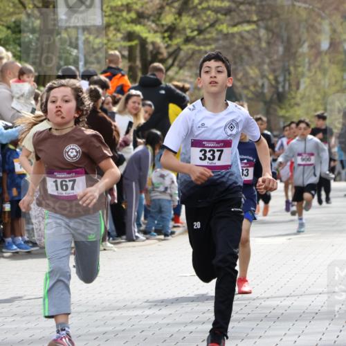 12.04.2026 - 45. Internationalen Wilhelmsburger Insellauf Strokosch-Dieckow http://msf.ph/oto/9493277 12.04.2026 14:48:43 Ziel 382, 1826, 1841, 337, 167, 1846, 683, 900, 899 meine-sportfotos.de
