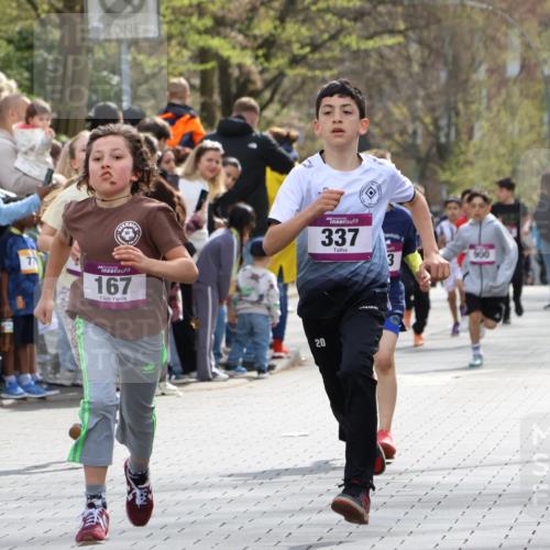 12.04.2026 - 45. Internationalen Wilhelmsburger Insellauf Strokosch-Dieckow http://msf.ph/oto/9493278 12.04.2026 14:48:43 Ziel 382, 1826, 1841, 337, 167, 1846, 683, 900, 899 meine-sportfotos.de