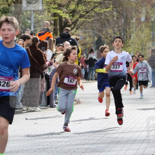 12.04.2026 - 45. Internationalen Wilhelmsburger Insellauf Strokosch-Dieckow http://msf.ph/oto/9493279 12.04.2026 14:48:42 Ziel 382, 1826, 1841, 337, 167, 1846, 683 meine-sportfotos.de