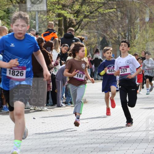 12.04.2026 - 45. Internationalen Wilhelmsburger Insellauf Strokosch-Dieckow http://msf.ph/oto/9493281 12.04.2026 14:48:42 Ziel 382, 1826, 1841, 337, 167, 1846, 683 meine-sportfotos.de