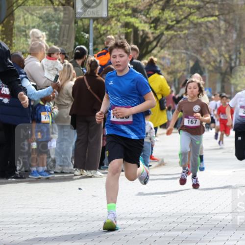 12.04.2026 - 45. Internationalen Wilhelmsburger Insellauf Strokosch-Dieckow http://msf.ph/oto/9493283 12.04.2026 14:48:41 Ziel 382, 1826, 1841, 337, 167, 1846, 683 meine-sportfotos.de