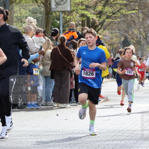 12.04.2026 - 45. Internationalen Wilhelmsburger Insellauf Strokosch-Dieckow http://msf.ph/oto/9493286 12.04.2026 14:48:41 Ziel 382, 1826, 1841, 337, 167, 1846, 683 meine-sportfotos.de