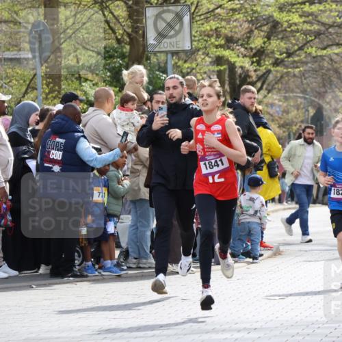 12.04.2026 - 45. Internationalen Wilhelmsburger Insellauf Strokosch-Dieckow http://msf.ph/oto/9493288 12.04.2026 14:48:39 Ziel 599, 18, 382, 1826, 1841, 337, 167 meine-sportfotos.de