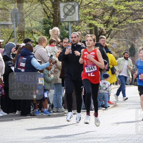 12.04.2026 - 45. Internationalen Wilhelmsburger Insellauf Strokosch-Dieckow http://msf.ph/oto/9493289 12.04.2026 14:48:39 Ziel 599, 18, 382, 1826, 1841, 337, 167 meine-sportfotos.de