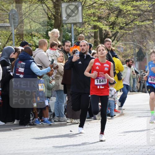 12.04.2026 - 45. Internationalen Wilhelmsburger Insellauf Strokosch-Dieckow http://msf.ph/oto/9493291 12.04.2026 14:48:39 Ziel 599, 18, 382, 1826, 1841, 337, 167 meine-sportfotos.de