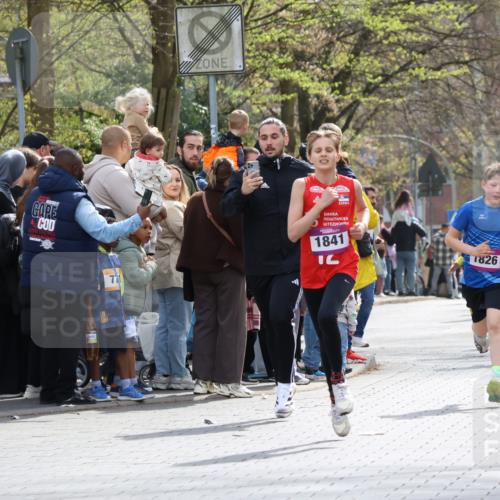12.04.2026 - 45. Internationalen Wilhelmsburger Insellauf Strokosch-Dieckow http://msf.ph/oto/9493295 12.04.2026 14:48:38 Ziel 1068, 599, 18, 382, 1826, 1841, 337, 167 meine-sportfotos.de