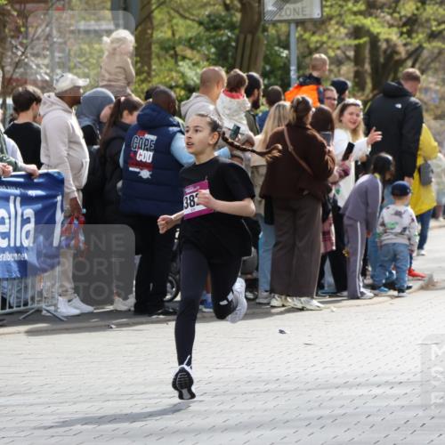 12.04.2026 - 45. Internationalen Wilhelmsburger Insellauf Strokosch-Dieckow http://msf.ph/oto/9493296 12.04.2026 14:48:36 Ziel 71, 1838, 1068, 599, 18, 382, 1826, 1841 meine-sportfotos.de