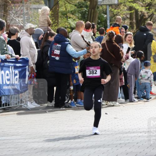 12.04.2026 - 45. Internationalen Wilhelmsburger Insellauf Strokosch-Dieckow http://msf.ph/oto/9493299 12.04.2026 14:48:36 Ziel 71, 1838, 1068, 599, 18, 382, 1826, 1841 meine-sportfotos.de