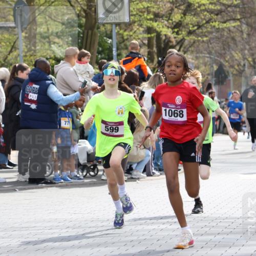 12.04.2026 - 45. Internationalen Wilhelmsburger Insellauf Strokosch-Dieckow http://msf.ph/oto/9493309 12.04.2026 14:48:33 Ziel 71, 1838, 1068, 599, 18, 382 meine-sportfotos.de