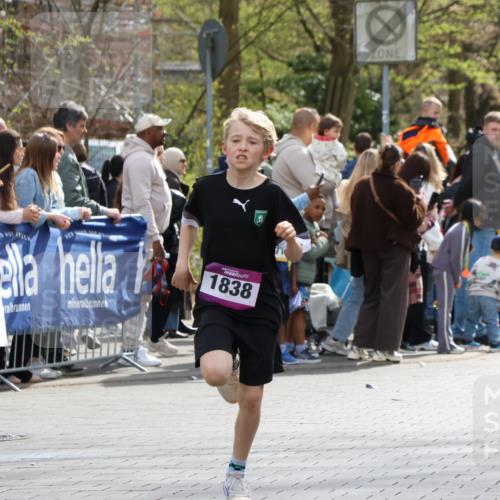 12.04.2026 - 45. Internationalen Wilhelmsburger Insellauf Strokosch-Dieckow http://msf.ph/oto/9493316 12.04.2026 14:48:31 Ziel 71, 1838, 1068, 599, 18 meine-sportfotos.de