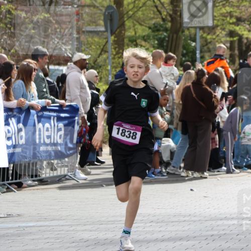 12.04.2026 - 45. Internationalen Wilhelmsburger Insellauf Strokosch-Dieckow http://msf.ph/oto/9493317 12.04.2026 14:48:31 Ziel 71, 1838, 1068, 599, 18 meine-sportfotos.de