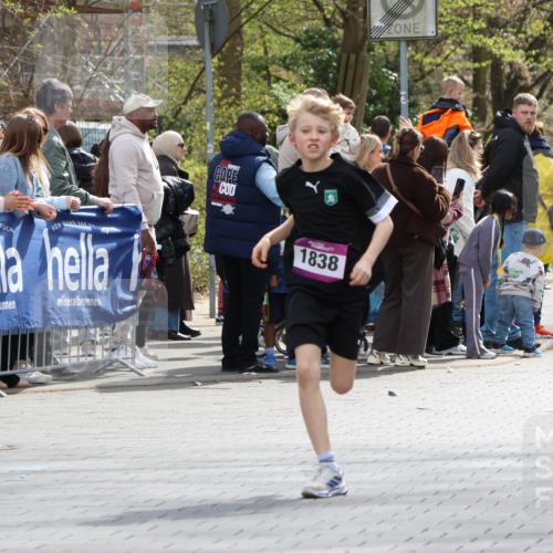 12.04.2026 - 45. Internationalen Wilhelmsburger Insellauf Strokosch-Dieckow http://msf.ph/oto/9493322 12.04.2026 14:48:30 Ziel 71, 1838, 1068, 599, 18 meine-sportfotos.de