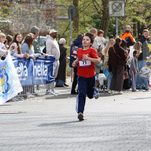 12.04.2026 - 45. Internationalen Wilhelmsburger Insellauf Strokosch-Dieckow http://msf.ph/oto/9493327 12.04.2026 14:48:28 Ziel 71, 1838, 1068, 599, 18 meine-sportfotos.de