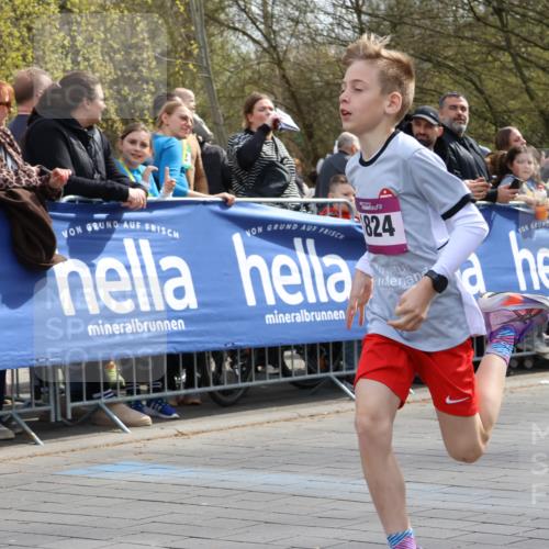 12.04.2026 - 45. Internationalen Wilhelmsburger Insellauf Strokosch-Dieckow http://msf.ph/oto/9493332 12.04.2026 14:48:22 Ziel 1835, 1824 meine-sportfotos.de