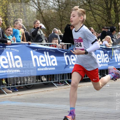 12.04.2026 - 45. Internationalen Wilhelmsburger Insellauf Strokosch-Dieckow http://msf.ph/oto/9493333 12.04.2026 14:48:22 Ziel 1835, 1824 meine-sportfotos.de