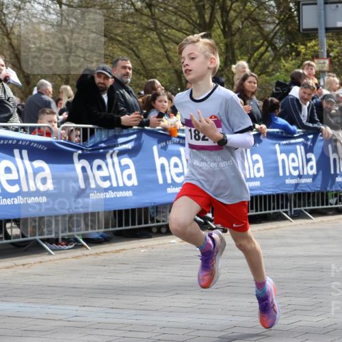 12.04.2026 - 45. Internationalen Wilhelmsburger Insellauf Strokosch-Dieckow http://msf.ph/oto/9493335 12.04.2026 14:48:22 Ziel 1835, 1824 meine-sportfotos.de
