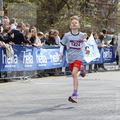 12.04.2026 - 45. Internationalen Wilhelmsburger Insellauf Strokosch-Dieckow http://msf.ph/oto/9493348 12.04.2026 14:48:21 Ziel 1835, 1824 meine-sportfotos.de