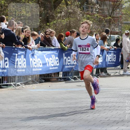 12.04.2026 - 45. Internationalen Wilhelmsburger Insellauf Strokosch-Dieckow http://msf.ph/oto/9493350 12.04.2026 14:48:21 Ziel 1835, 1824 meine-sportfotos.de