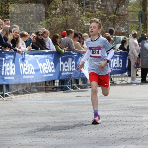 12.04.2026 - 45. Internationalen Wilhelmsburger Insellauf Strokosch-Dieckow http://msf.ph/oto/9493352 12.04.2026 14:48:21 Ziel 1835, 1824 meine-sportfotos.de
