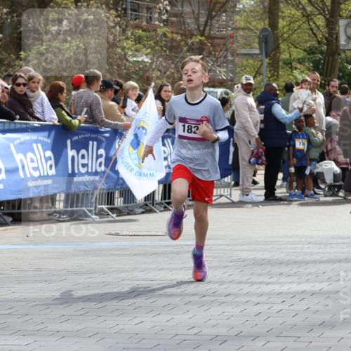 12.04.2026 - 45. Internationalen Wilhelmsburger Insellauf Strokosch-Dieckow http://msf.ph/oto/9493355 12.04.2026 14:48:21 Ziel 1835, 1824 meine-sportfotos.de