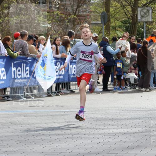 12.04.2026 - 45. Internationalen Wilhelmsburger Insellauf Strokosch-Dieckow http://msf.ph/oto/9493358 12.04.2026 14:48:21 Ziel 1835, 1824 meine-sportfotos.de
