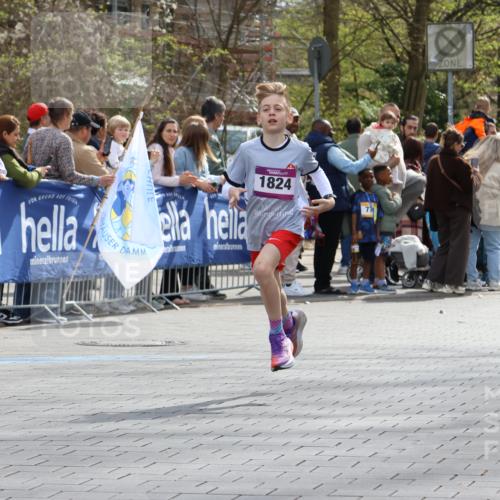 12.04.2026 - 45. Internationalen Wilhelmsburger Insellauf Strokosch-Dieckow http://msf.ph/oto/9493359 12.04.2026 14:48:21 Ziel 1835, 1824 meine-sportfotos.de