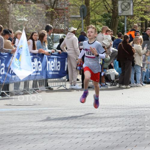 12.04.2026 - 45. Internationalen Wilhelmsburger Insellauf Strokosch-Dieckow http://msf.ph/oto/9493362 12.04.2026 14:48:20 Ziel 1835, 1824 meine-sportfotos.de