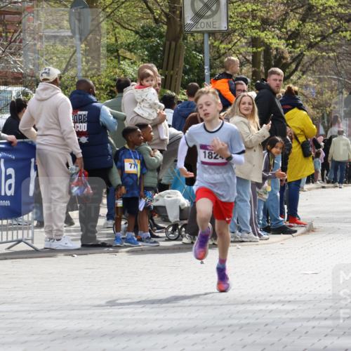 12.04.2026 - 45. Internationalen Wilhelmsburger Insellauf Strokosch-Dieckow http://msf.ph/oto/9493372 12.04.2026 14:48:20 Ziel 1835, 1824 meine-sportfotos.de